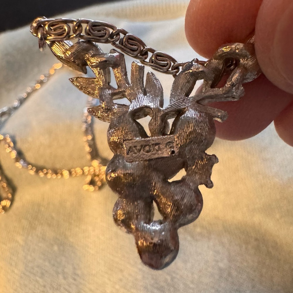 Vintage Avon Pearl Grape Cluster Necklace ✨ - Picture 2 of 12